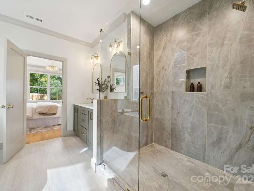 3923 Tresevant Avenue, Charlotte, NC 28208.  MLS# CAR4292066, YatesRealty ID 32464. 
