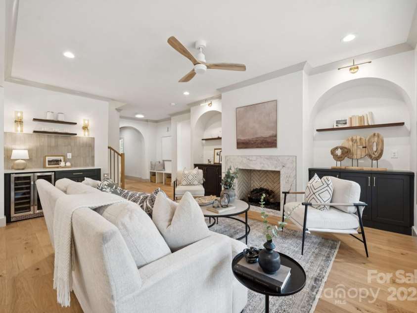 3923 Tresevant Avenue, Charlotte, NC 28208.  MLS# CAR4292066, YatesRealty ID 32464. Living Room