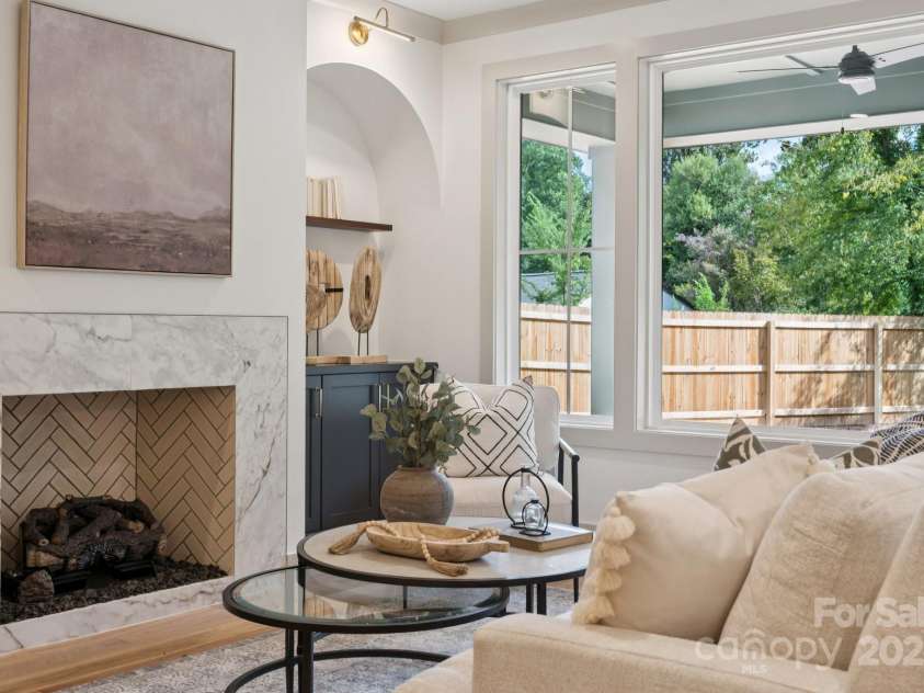 3923 Tresevant Avenue, Charlotte, NC 28208.  MLS# CAR4292066, YatesRealty ID 32464. Living Room