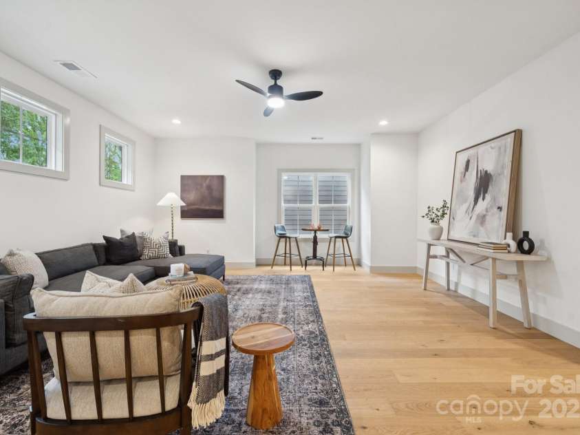 3923 Tresevant Avenue, Charlotte, NC 28208.  MLS# CAR4292066, YatesRealty ID 32464. Loft