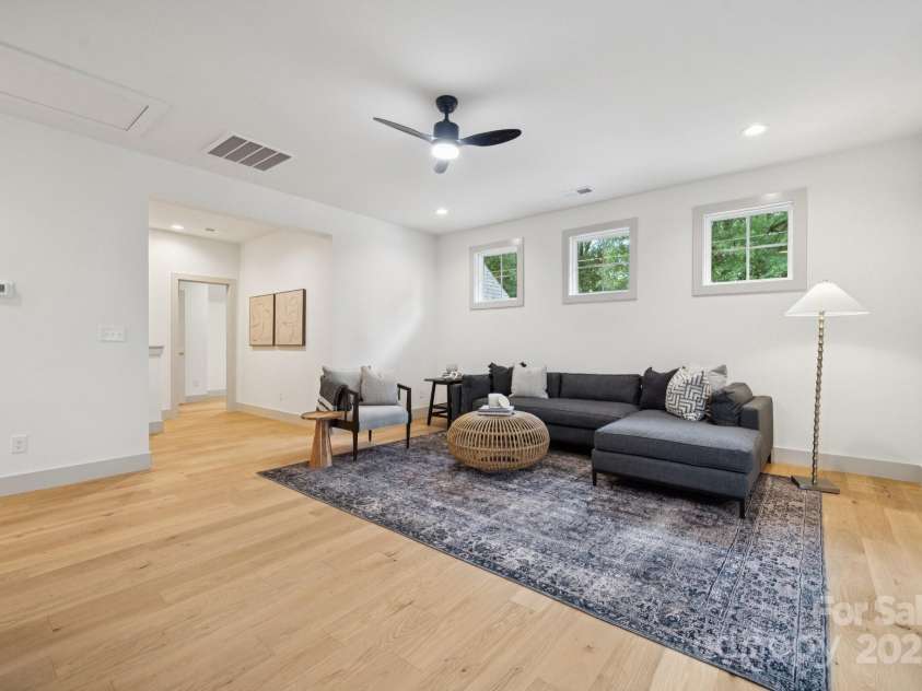 3923 Tresevant Avenue, Charlotte, NC 28208.  MLS# CAR4292066, YatesRealty ID 32464. Loft