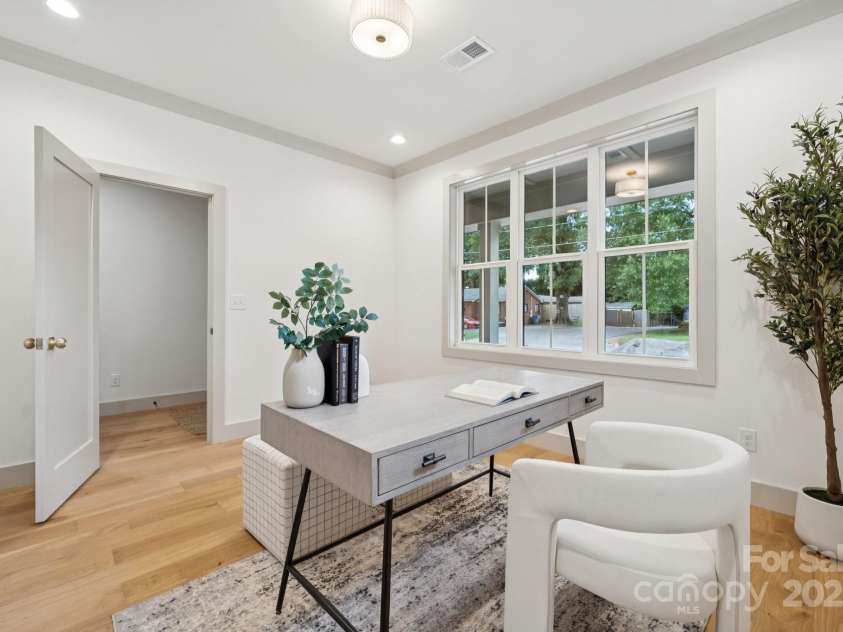 3923 Tresevant Avenue, Charlotte, NC 28208.  MLS# CAR4292066, YatesRealty ID 32464. Study