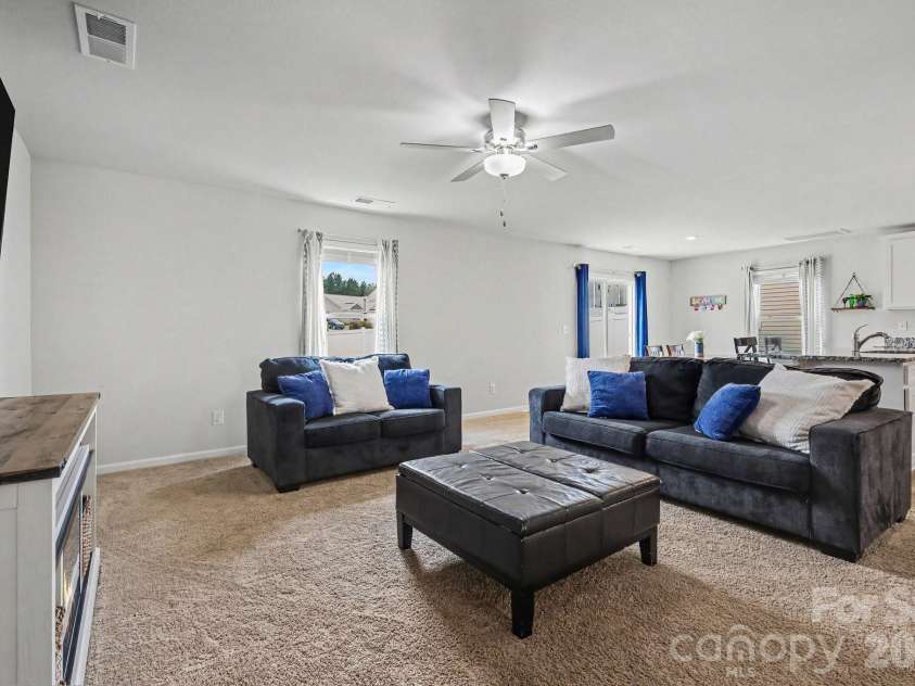 562 Lamorak Place, Richburg, SC 29729.  MLS# CAR4389679, YatesRealty ID 32464. Great room