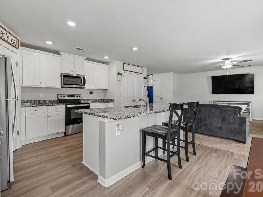 562 Lamorak Place, Richburg, SC 29729.  MLS# CAR4389679, YatesRealty ID 32464. Nice size island