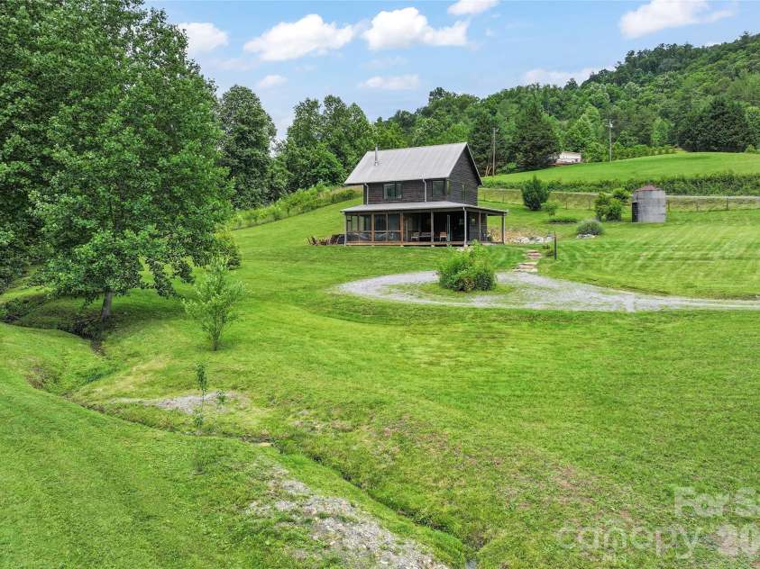 105 Loganberry Trail, Fletcher, NC 28732.  MLS# CAR4390728, YatesRealty ID 32465. 