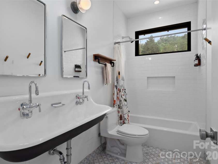 105 Loganberry Trail, Fletcher, NC 28732.  MLS# CAR4390728, YatesRealty ID 32465. 