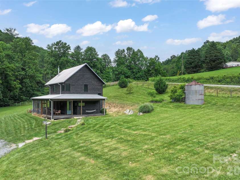 105 Loganberry Trail, Fletcher, NC 28732.  MLS# CAR4390728, YatesRealty ID 32465. 