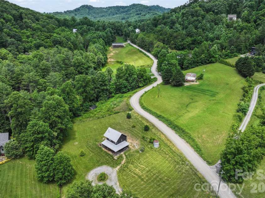 105 Loganberry Trail, Fletcher, NC 28732.  MLS# CAR4390728, YatesRealty ID 32465. 