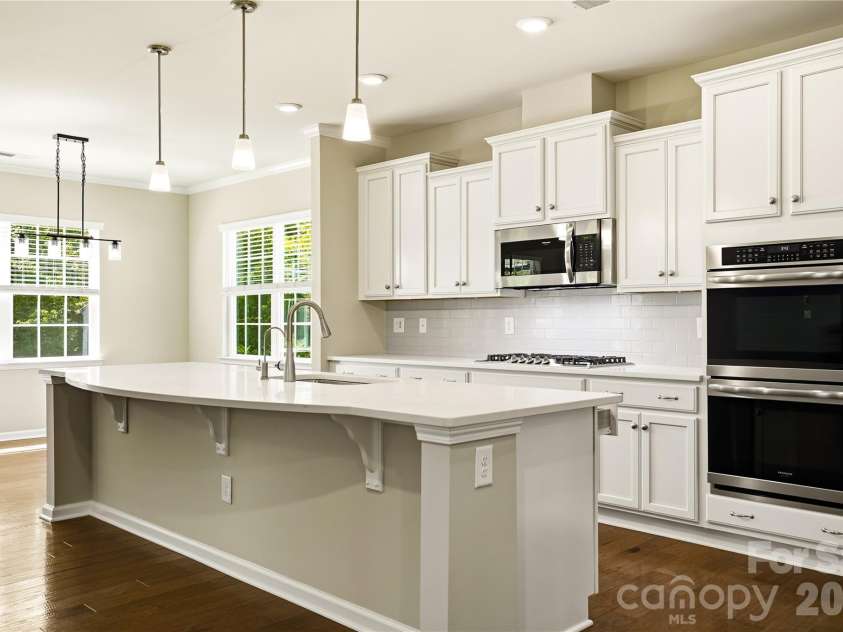 124 Van Gogh Trail, Mount Holly, NC 28120.  MLS# CAR4366924, YatesRealty ID 32468. Chef's Kitchen Overview