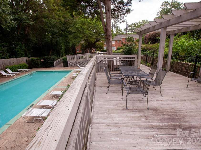 4319 Walker Road, Charlotte, NC 28211.  MLS# CAR4286953, YatesRealty ID 32468. 