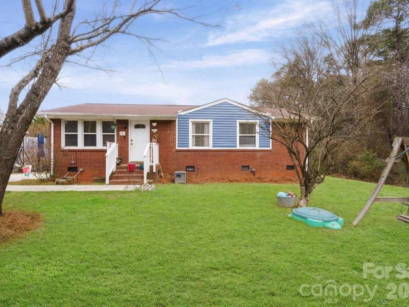 121 Morris Avenue, Mount Holly, NC 28120.  MLS# CAR4353340, YatesRealty ID 3247. 