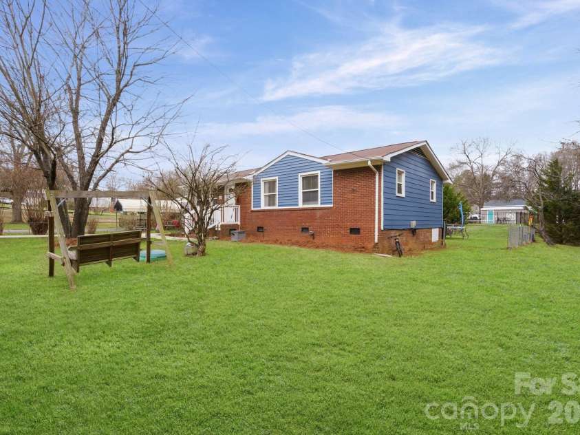 121 Morris Avenue, Mount Holly, NC 28120.  MLS# CAR4353340, YatesRealty ID 3247. 