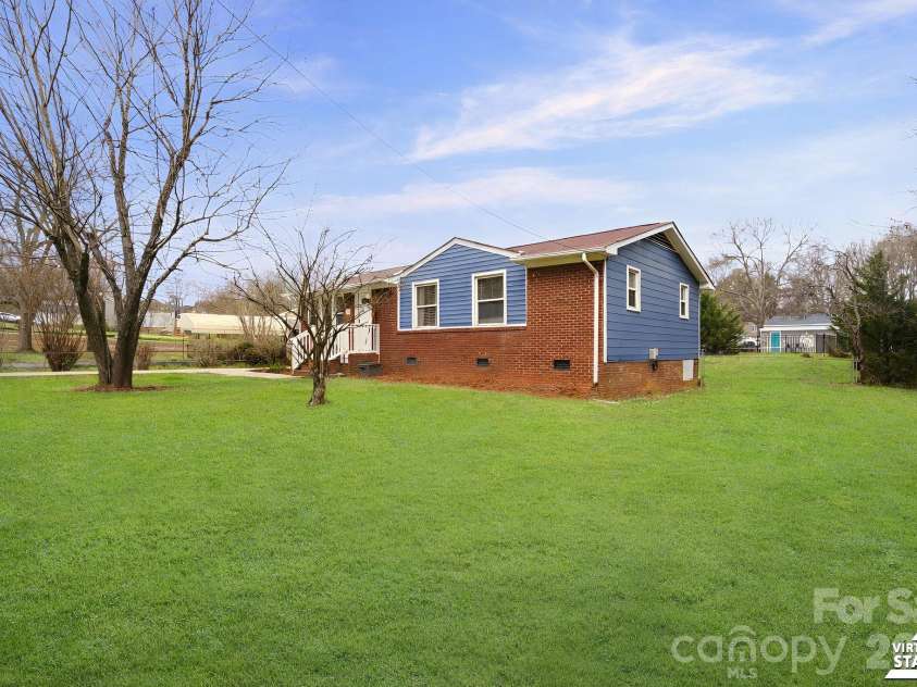 121 Morris Avenue, Mount Holly, NC 28120.  MLS# CAR4353340, YatesRealty ID 3247. 