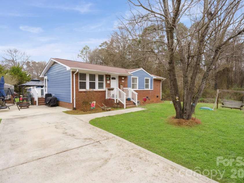 121 Morris Avenue, Mount Holly, NC 28120.  MLS# CAR4353340, YatesRealty ID 3247. 