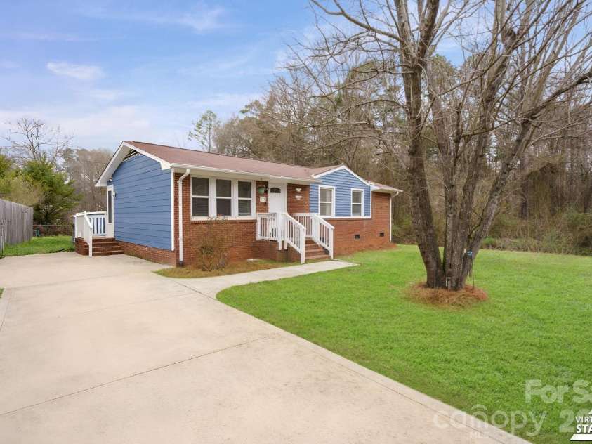121 Morris Avenue, Mount Holly, NC 28120.  MLS# CAR4353340, YatesRealty ID 3247. 
