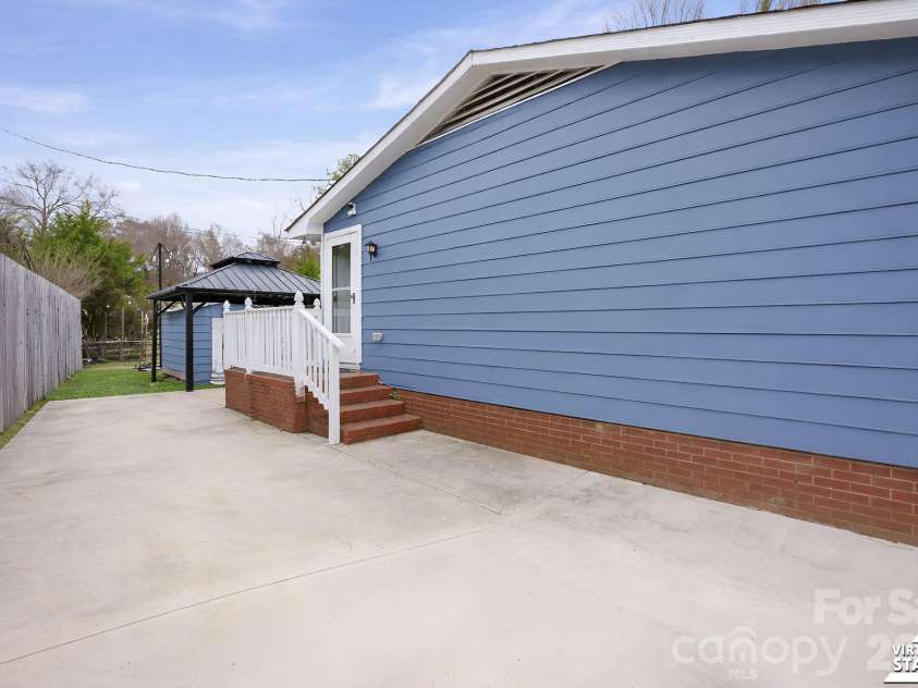 121 Morris Avenue, Mount Holly, NC 28120.  MLS# CAR4353340, YatesRealty ID 3247. 