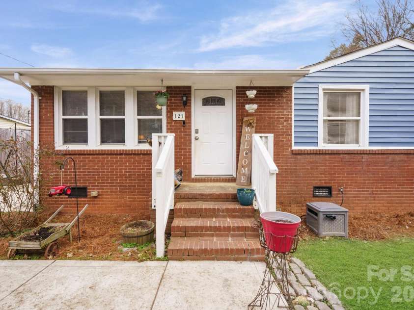 121 Morris Avenue, Mount Holly, NC 28120.  MLS# CAR4353340, YatesRealty ID 3247. 