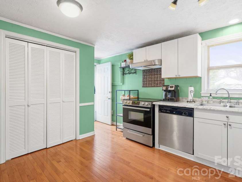 121 Morris Avenue, Mount Holly, NC 28120.  MLS# CAR4353340, YatesRealty ID 3247. 
