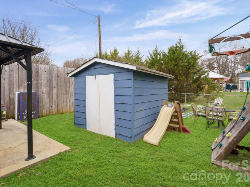 121 Morris Avenue, Mount Holly, NC 28120.  MLS# CAR4353340, YatesRealty ID 3247. Back yard