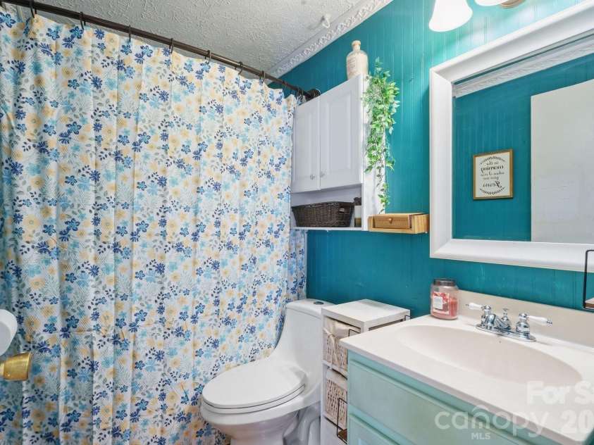 121 Morris Avenue, Mount Holly, NC 28120.  MLS# CAR4353340, YatesRealty ID 3247. Full bath