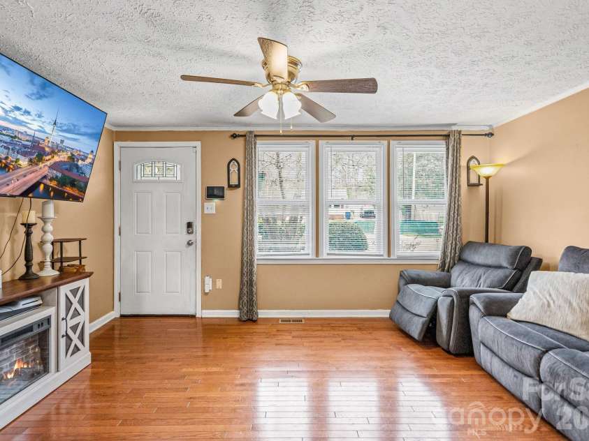121 Morris Avenue, Mount Holly, NC 28120.  MLS# CAR4353340, YatesRealty ID 3247. Living Room
