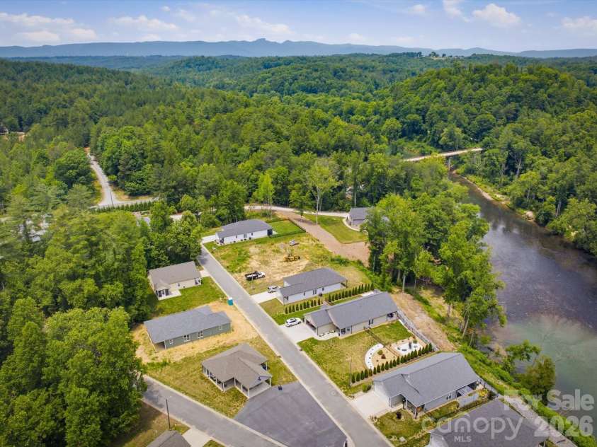 212 Eagle Landing, Morganton, NC 28655.  MLS# CAR4385836, YatesRealty ID 32470. 
