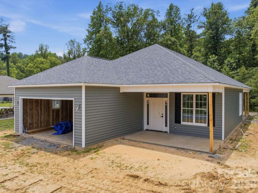 212 Eagle Landing, Morganton, NC 28655.  MLS# CAR4385836, YatesRealty ID 32470. 