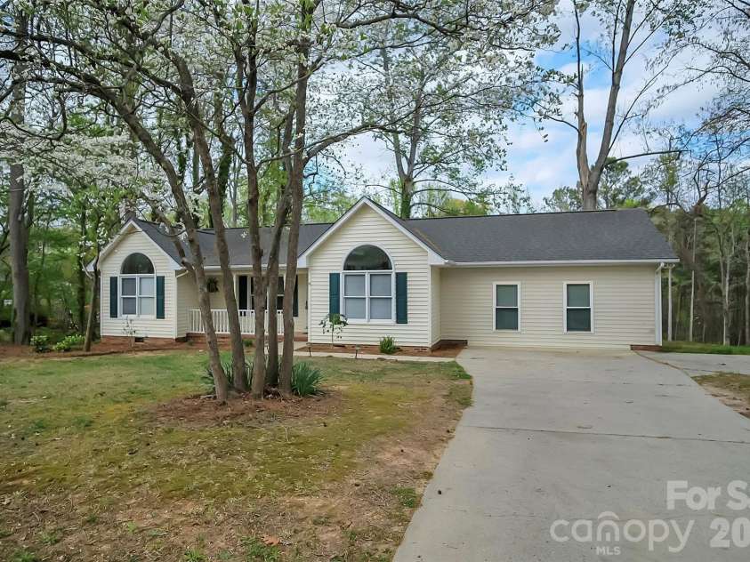 123 General Pemberton Street, Stanley, NC 28164.  MLS# CAR4363677, YatesRealty ID 32472. 