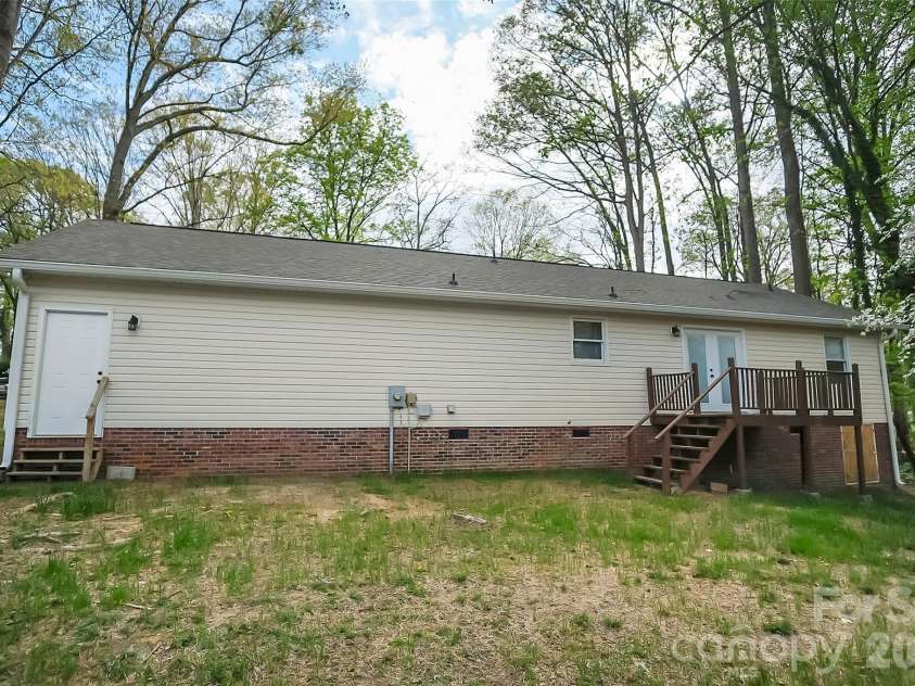 123 General Pemberton Street, Stanley, NC 28164.  MLS# CAR4363677, YatesRealty ID 32472. 