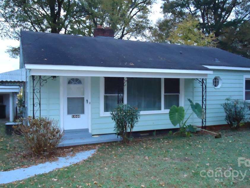 1646 Arnold Drive, Charlotte, NC 28205.  MLS# CAR4292951, YatesRealty ID 32473. 