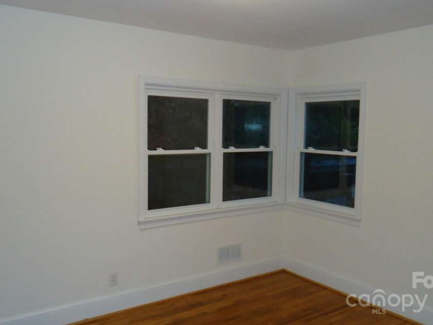 1646 Arnold Drive, Charlotte, NC 28205.  MLS# CAR4292951, YatesRealty ID 32473. 