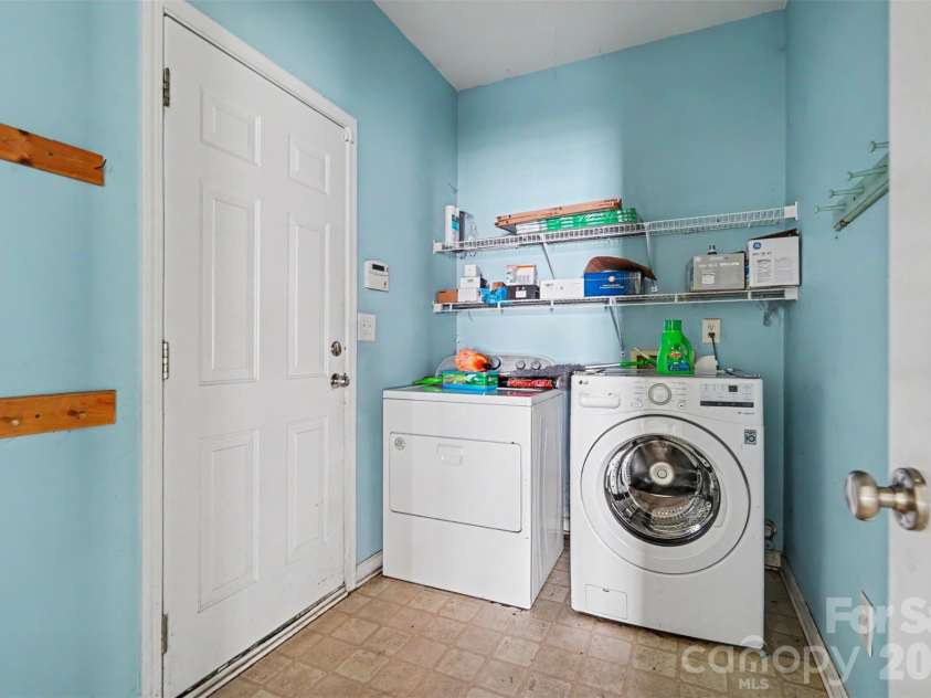 697 Yvonne Drive, Concord, NC 28027.  MLS# CAR4386761, YatesRealty ID 32474. 