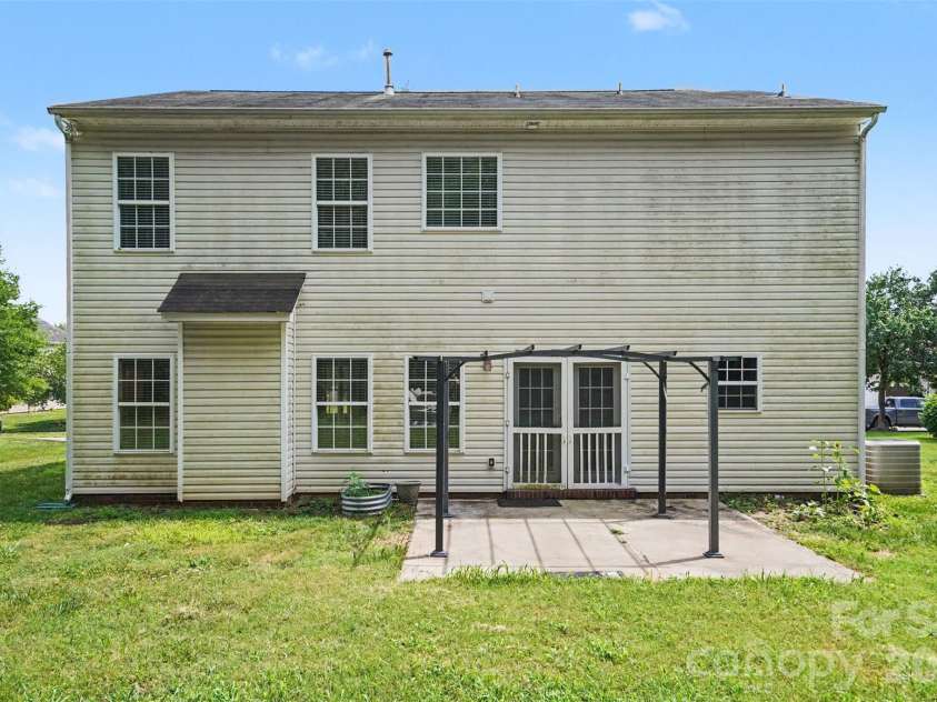 697 Yvonne Drive, Concord, NC 28027.  MLS# CAR4386761, YatesRealty ID 32474. 