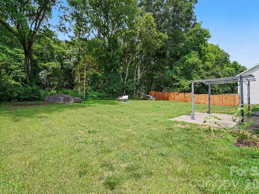 697 Yvonne Drive, Concord, NC 28027.  MLS# CAR4386761, YatesRealty ID 32474. 