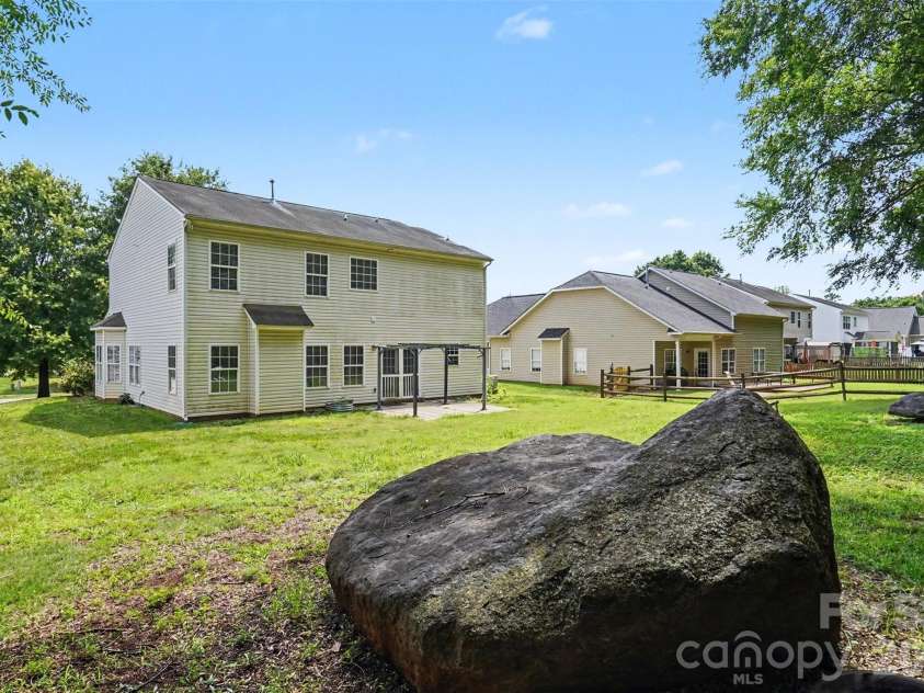 697 Yvonne Drive, Concord, NC 28027.  MLS# CAR4386761, YatesRealty ID 32474. 