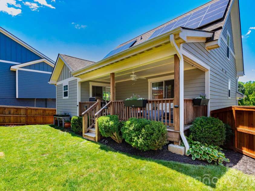 32 Greenwood Fields Drive, Asheville, NC 28804.  MLS# CAR4389638, YatesRealty ID 32475. Fenced Back Yard