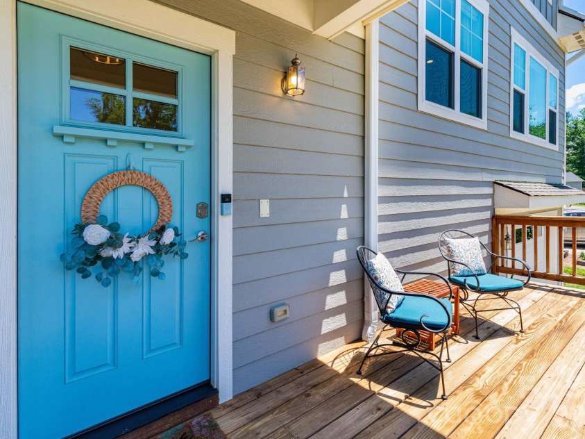 32 Greenwood Fields Drive, Asheville, NC 28804.  MLS# CAR4389638, YatesRealty ID 32475. Front Porch