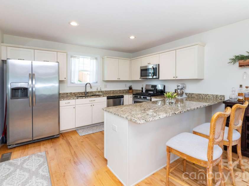 32 Greenwood Fields Drive, Asheville, NC 28804.  MLS# CAR4389638, YatesRealty ID 32475. Kitchen