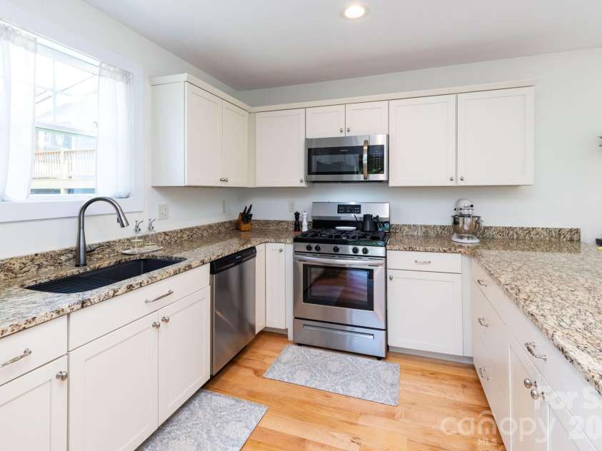 32 Greenwood Fields Drive, Asheville, NC 28804.  MLS# CAR4389638, YatesRealty ID 32475. Kitchen