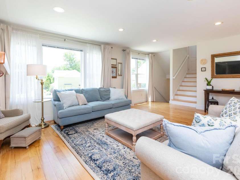 32 Greenwood Fields Drive, Asheville, NC 28804.  MLS# CAR4389638, YatesRealty ID 32475. Living Room