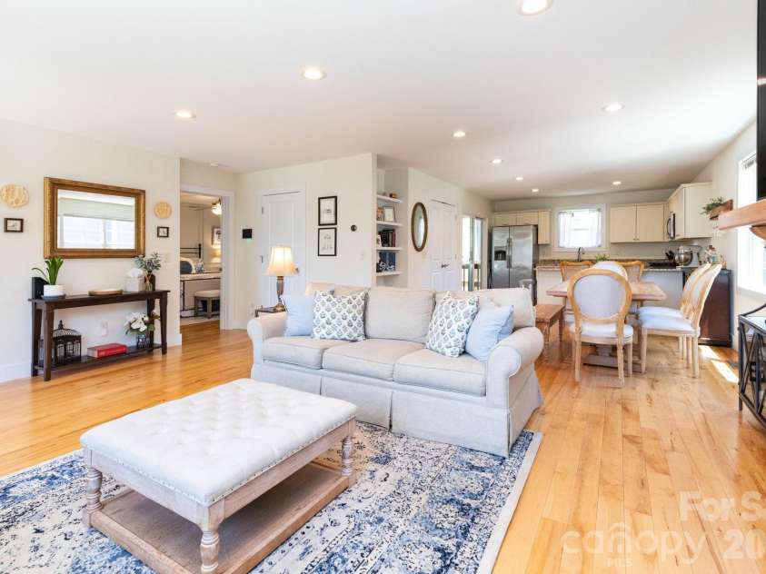 32 Greenwood Fields Drive, Asheville, NC 28804.  MLS# CAR4389638, YatesRealty ID 32475. Living Room