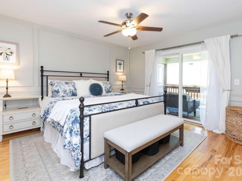 32 Greenwood Fields Drive, Asheville, NC 28804.  MLS# CAR4389638, YatesRealty ID 32475. Primary Bedroom