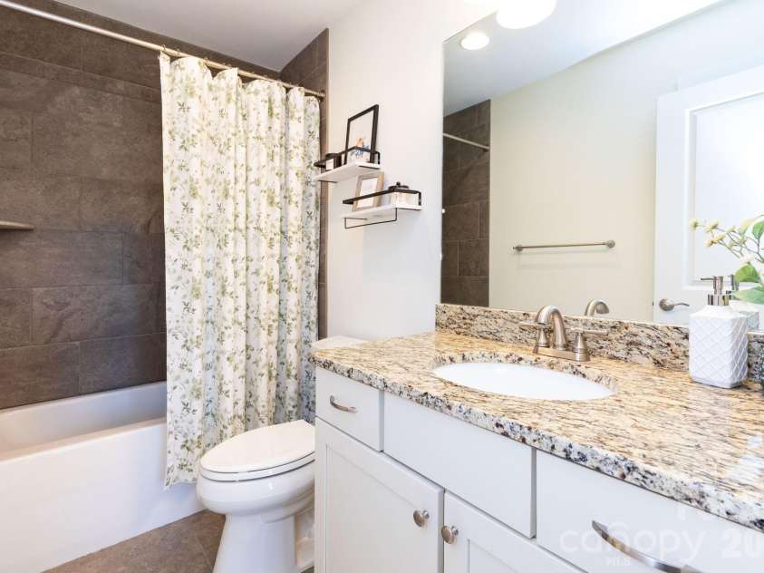 32 Greenwood Fields Drive, Asheville, NC 28804.  MLS# CAR4389638, YatesRealty ID 32475. Upstairs Full Bathroom