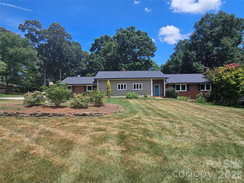 201 Country Club Circle, Shelby, NC 28150.  MLS# CAR4392220, YatesRealty ID 32476. 