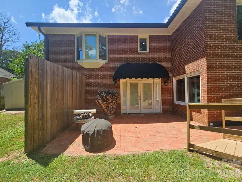 201 Country Club Circle, Shelby, NC 28150.  MLS# CAR4392220, YatesRealty ID 32476. 
