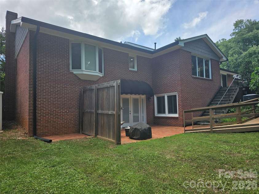 201 Country Club Circle, Shelby, NC 28150.  MLS# CAR4392220, YatesRealty ID 32476. 