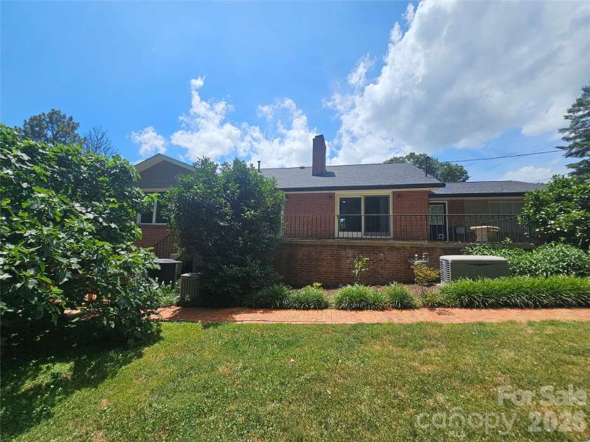 201 Country Club Circle, Shelby, NC 28150.  MLS# CAR4392220, YatesRealty ID 32476. 