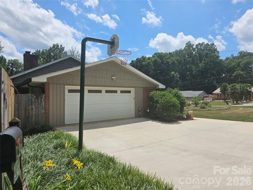 201 Country Club Circle, Shelby, NC 28150.  MLS# CAR4392220, YatesRealty ID 32476. 