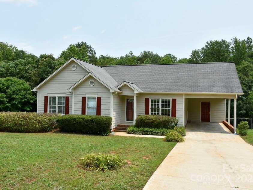 516 Basswood Way, Gastonia, NC 28052.  MLS# CAR4291128, YatesRealty ID 32476. 