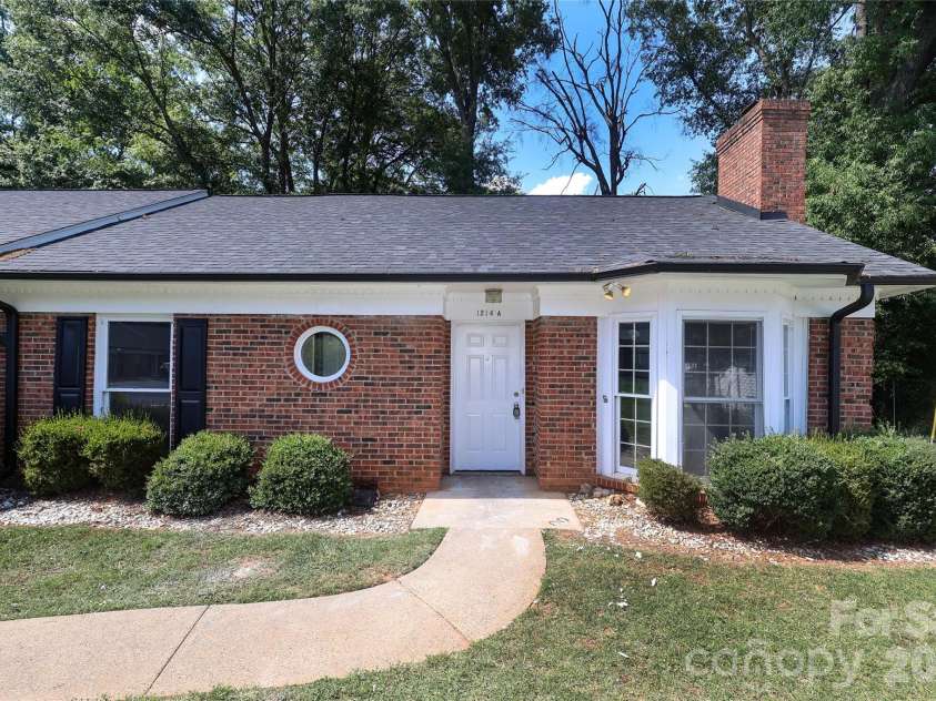 1214 Franklin Boulevard, Gastonia, NC 28054.  MLS# CAR4394025, YatesRealty ID 32477. 